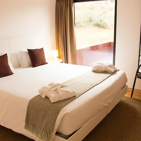 Rural Ξενοδοχείο Longroiva